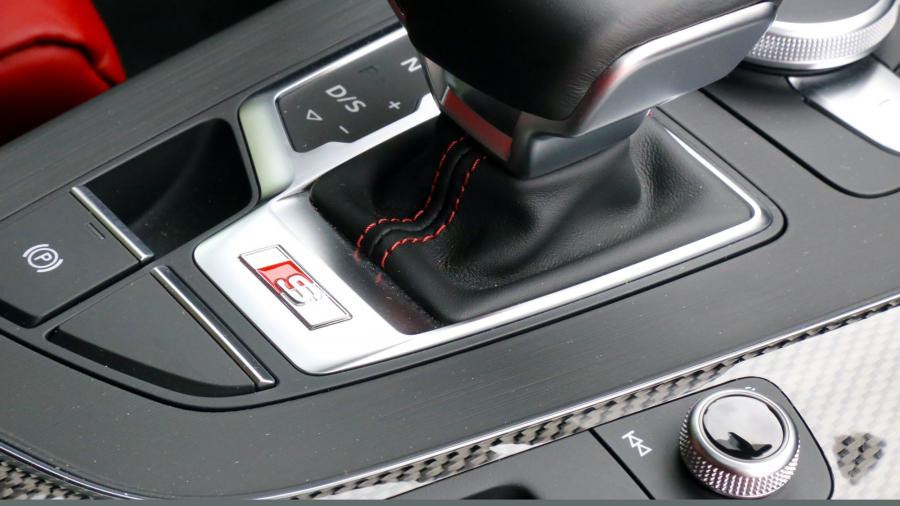 Детали интерьера Audi S5 Coupe 2017 года  (NA) (фото 56 из 62)